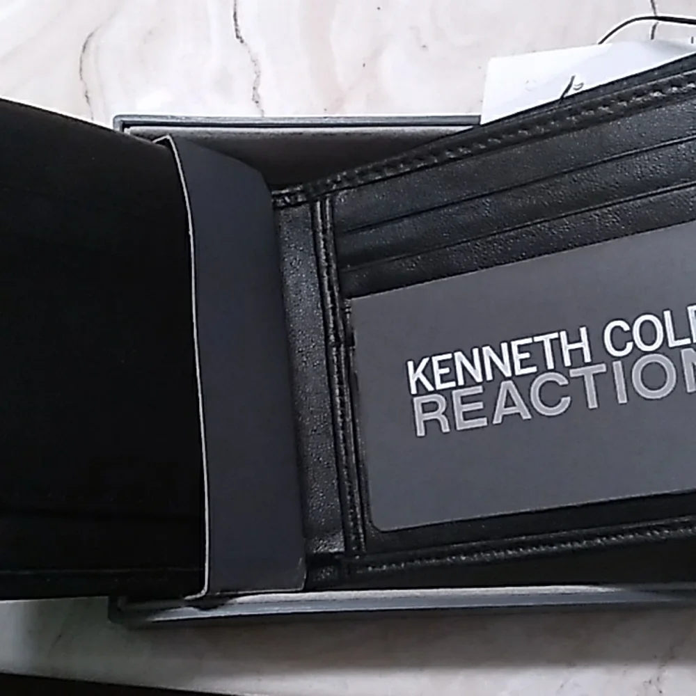 KEY FOB Kenneth Cole Leather Passcase Key Fob NWT